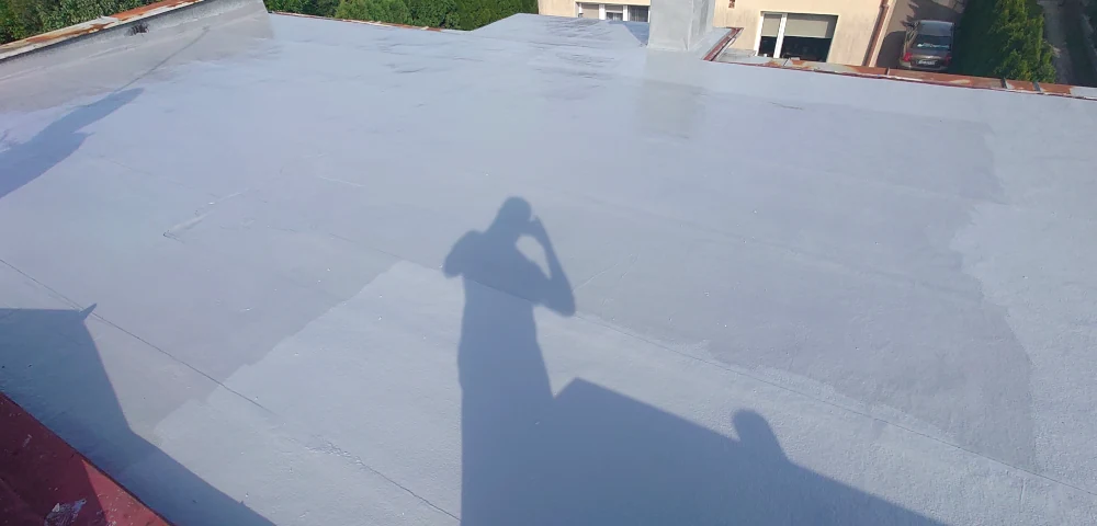 Hydroizolacja natryskowa dachu płaskiego
