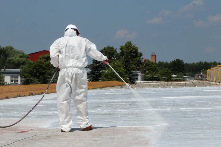 Hydroizolacje natryskowe dachów